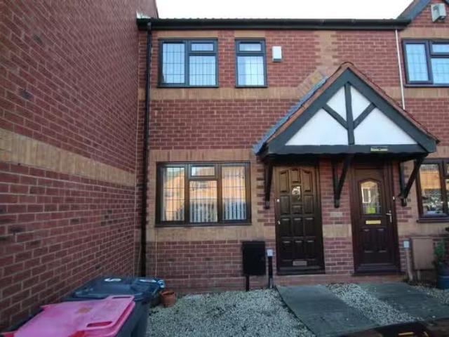 2 bedroom semi detached house for rent in Imperial Rise, Coles.