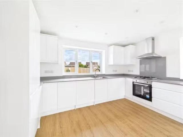 2 bedroom semi detached house for rent in Jarnail Close, Brist.