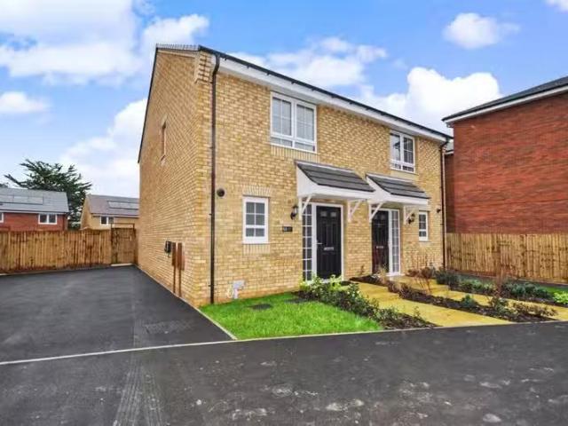 2 bedroom semi detached house for rent in Kingston Grange Driv.