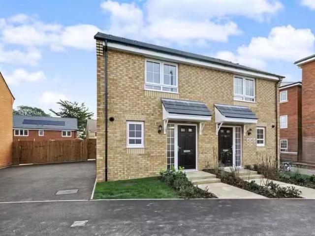 2 bedroom semi detached house for rent in Kingston Grange Driv.