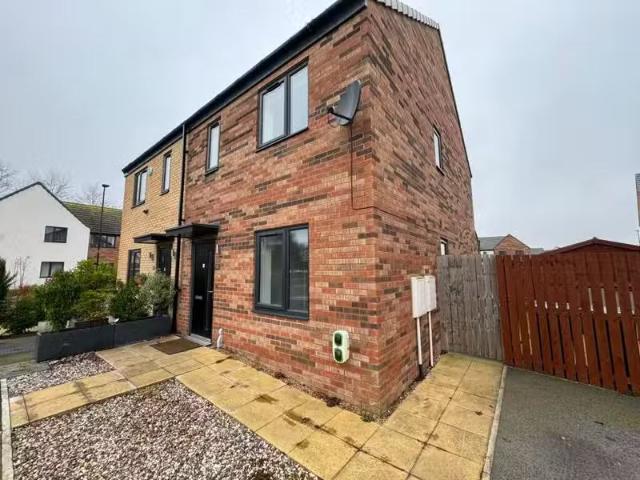 2 bedroom semi detached house for rent in Lake View, Lakeside.