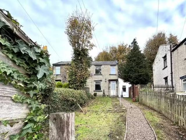 2 bedroom semi detached house for rent in Manor Row, Low Moor.