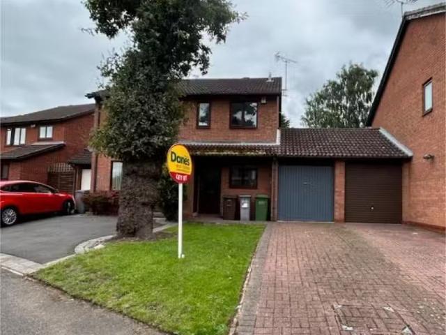 2 bedroom semi detached house for rent in Meerhill Avenue, Mon.
