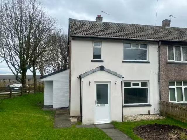 2 bedroom semi detached house for rent in Minorca Mount, BD13