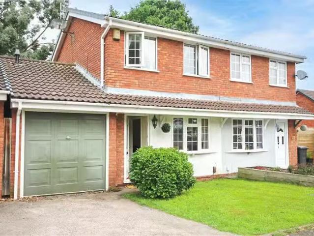 2 bedroom semi detached house for rent in Michaelwood Close, R.