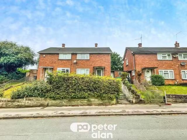 2 bedroom semi detached house for rent in Mynachdy Road, Mynac.