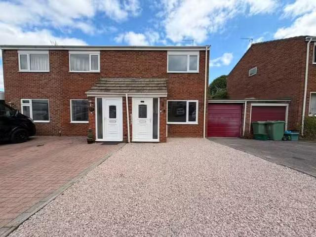 2 bedroom semi detached house for rent in Myrtle Close, Glouce.