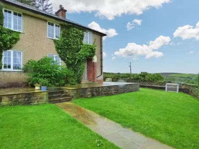 2 bedroom semi detached house for rent in Park Gate Cottages.