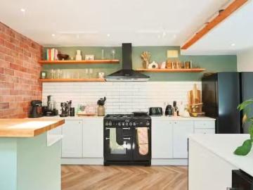 2 bedroom semi detached house for rent in Pembroke Road, South.