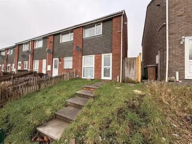 2 bedroom semi detached house for rent in Pen Y Cae, Caerphill.