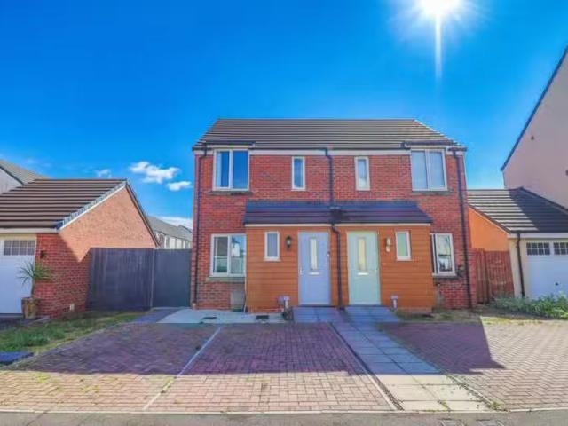 2 bedroom semi detached house for rent in Piper Cross, Haywood.