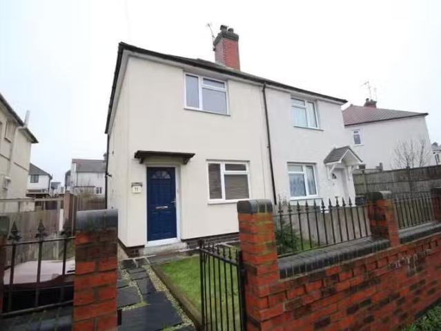 2 bedroom semi detached house for rent in Regent Street, Bedwo.