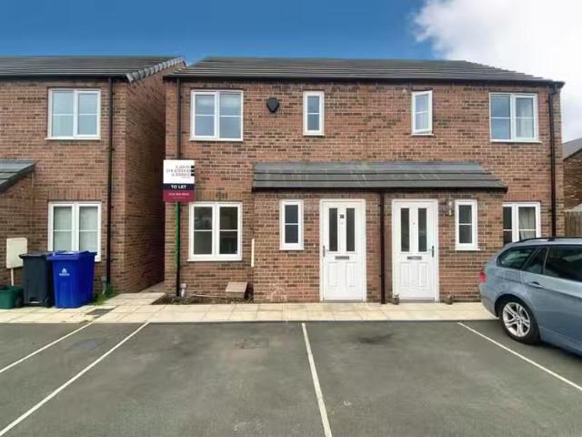 2 bedroom semi detached house for rent in Sceptre Avenue, Bess.