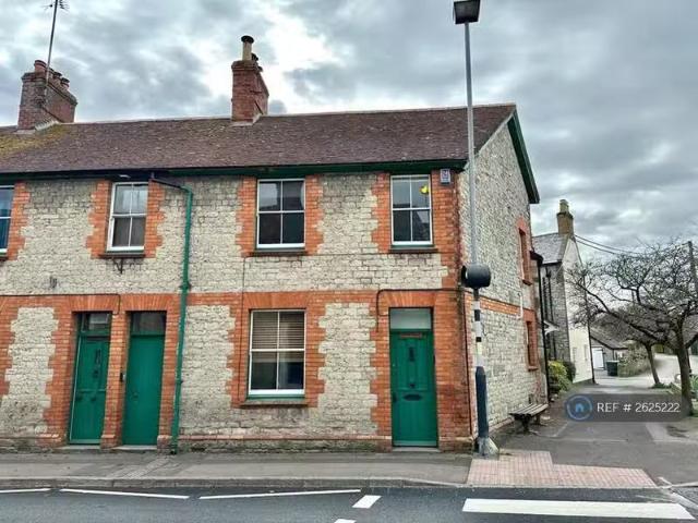 2 bedroom semi detached house for rent in Salisbury Street, Me.