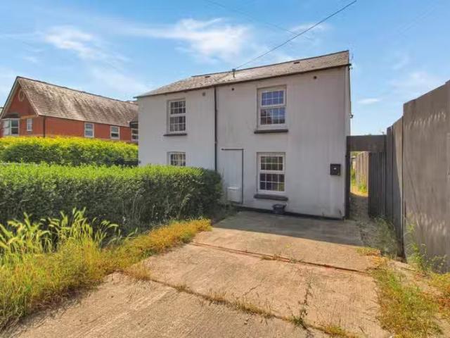 2 bedroom semi detached house for rent in South Street, Braint.