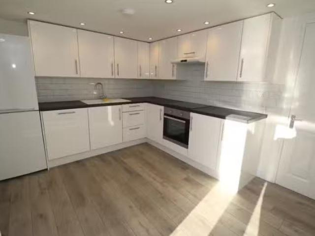 2 bedroom semi detached house for rent in South Street, Braint.