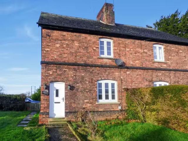 2 bedroom semi detached house for rent in Southview, Dag Lane.