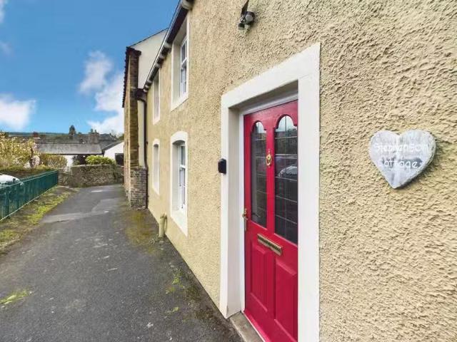 2 bedroom semi detached house for rent in Stephensons Lane, Br.