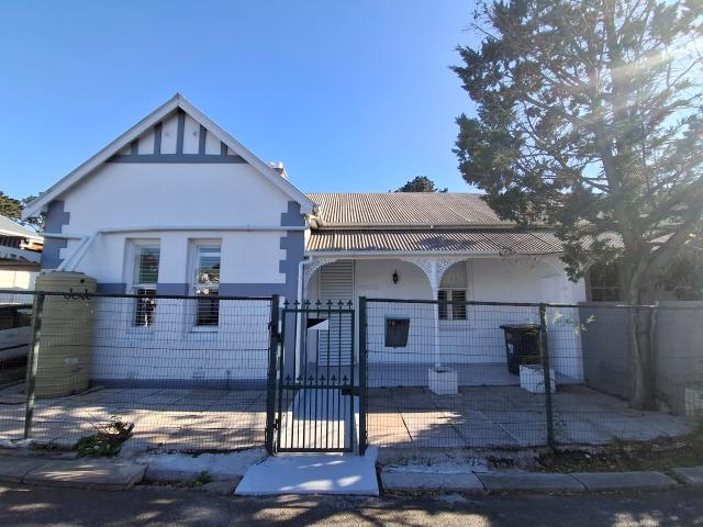 2 Bedroom Semi Detached House In Wynberg