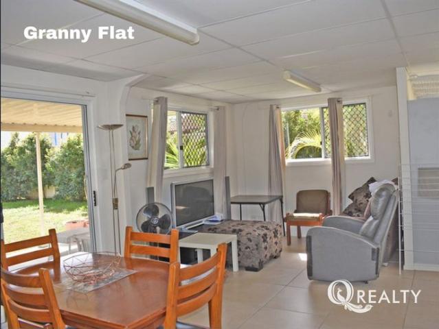 2 Bedroom Separate Granny Flat with Good Size Yard & Private Entry! Walking Distance to Shops