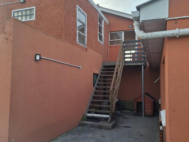 2 Bedroom Seperate Entrance to Rent in Lotus River