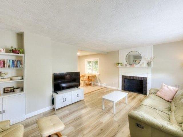 2 bedroom, Shrewsbury MA 01545 105424380