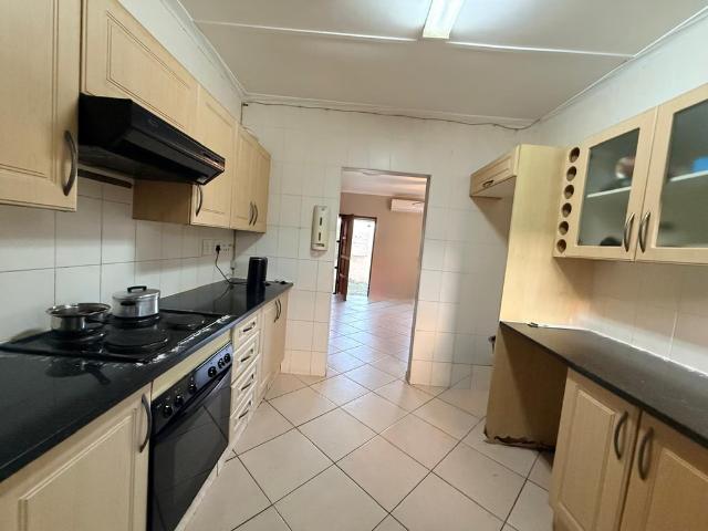 2 Bedroom Simplex To Let in Arboretum