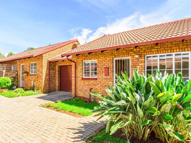 2 Bedroom Simplex To Let in Erasmuskloof