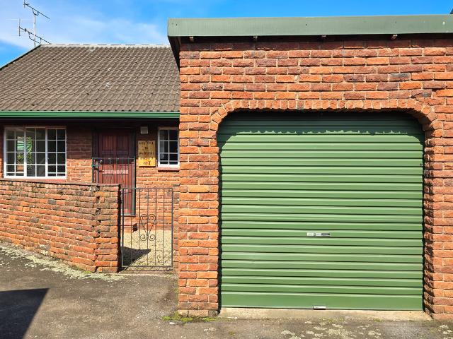 2 Bedroom Simplex To Let in Howick Central
