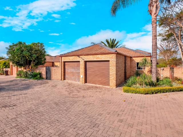 2 Bedroom Simplex To Let in Honeydew Manor