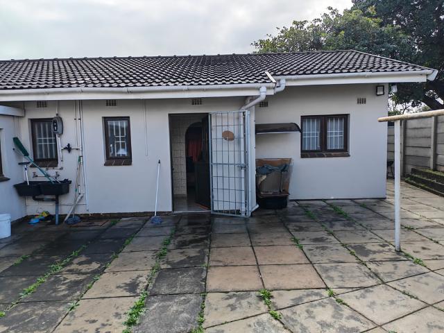 2 Bedroom Simplex To Let in Hatton Estate