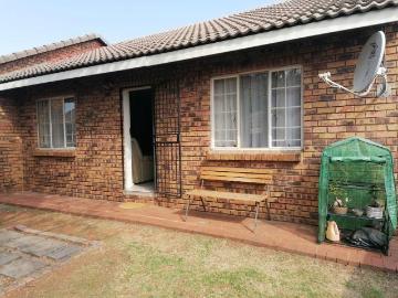 2 Bedroom Simplex To Let in Highveld