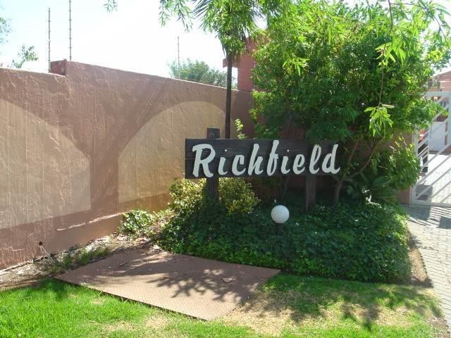 2 Bedroom Simplex To Let in Meyersdal