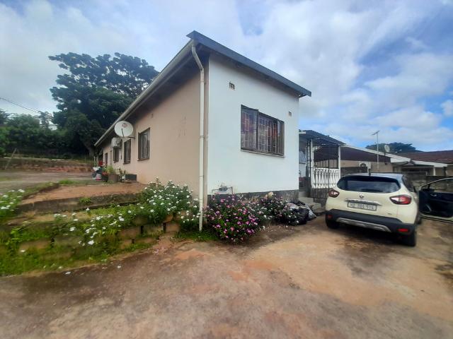 2 Bedroom Simplex To Let in Umhlatuzana