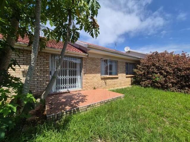 2 Bedroom Simplex in Beacon Bay