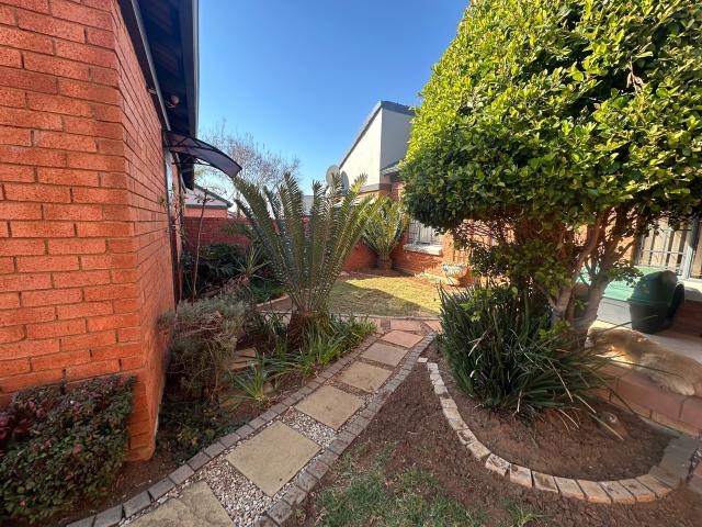 2 Bedroom Simplex in Mooikloof Ridge