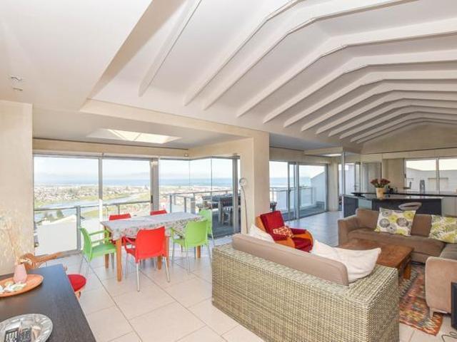 2 Bedroom Simplex in Muizenberg