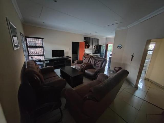 2 Bedroom Simplex in Pioneer Park