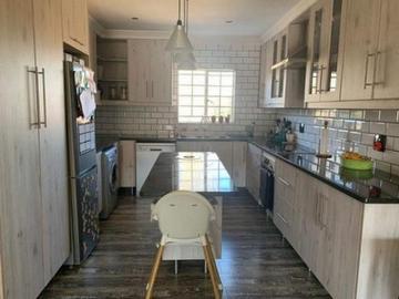 2 Bedroom Simplex in Pierre van Ryneveld