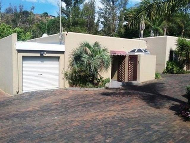 2 Bedroom Simplex in Roodekrans