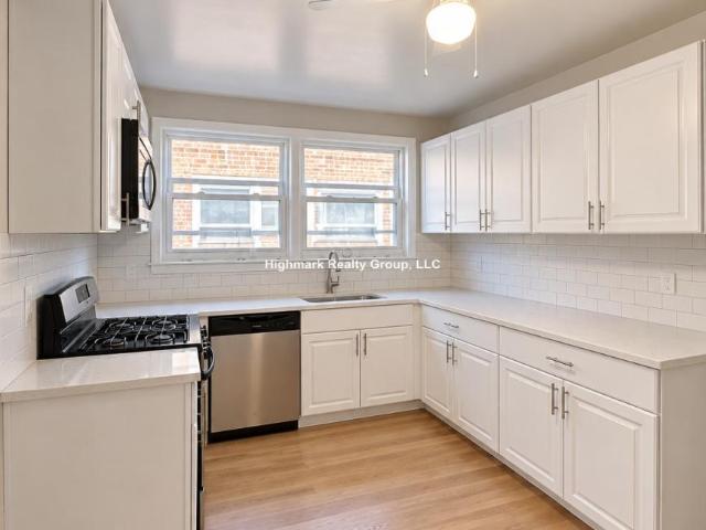 2 bedroom, Skokie IL 60076 105884572