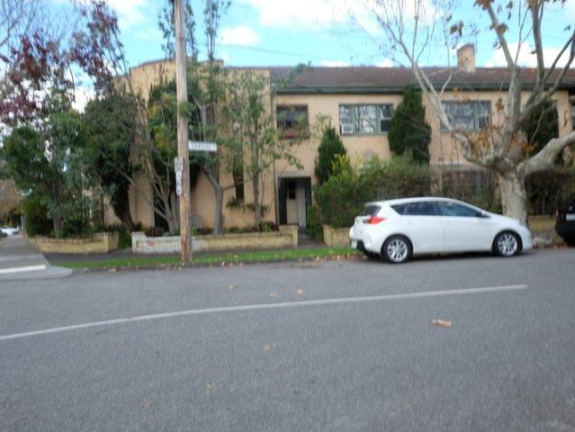 2 bedroom spacious flat with 2 reception rooms