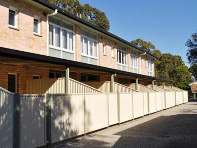 2 BEDROOM SPACIOUS SPLIT LEVEL UNIT WITH AIR COIN