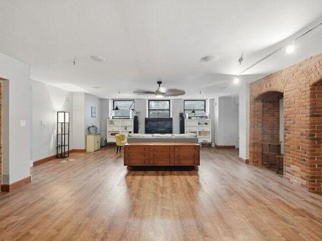 2 bedroom, Springfield MA 01103 103588396