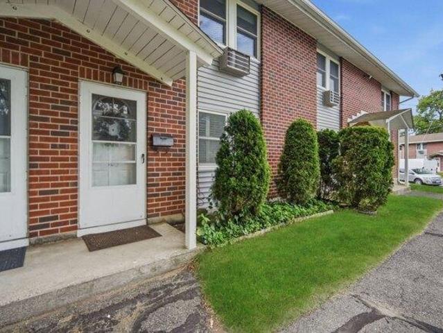 2 bedroom, Springfield MA 01118 105438196
