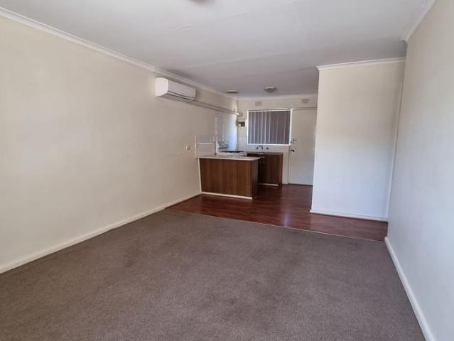 2 Bedroom Studio Apartment Great for couples, students or professionals