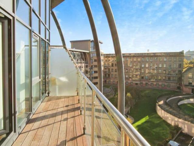 2 Bedroom Studio Flat