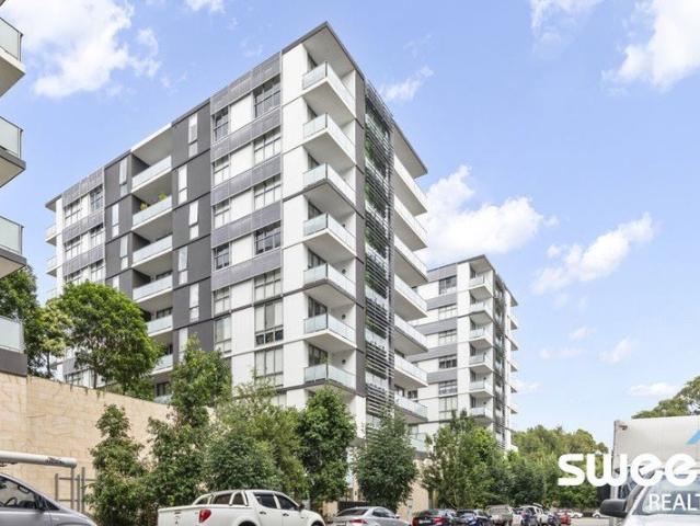 2 Bedroom + Study Apartment with Blue Mountain Vies