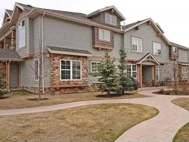 2 bedroom stacked Townhome in Panorama Hills NW — 2 Bedrooms Townhouse