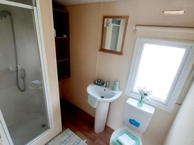 2 bedroom static caravan to rent